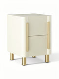 **Moderne nachttafel met gouden handgrepen**