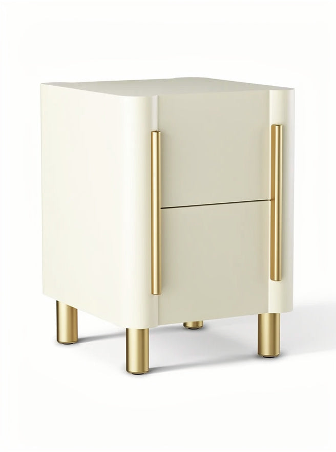 **Moderne nachttafel met gouden handgrepen**